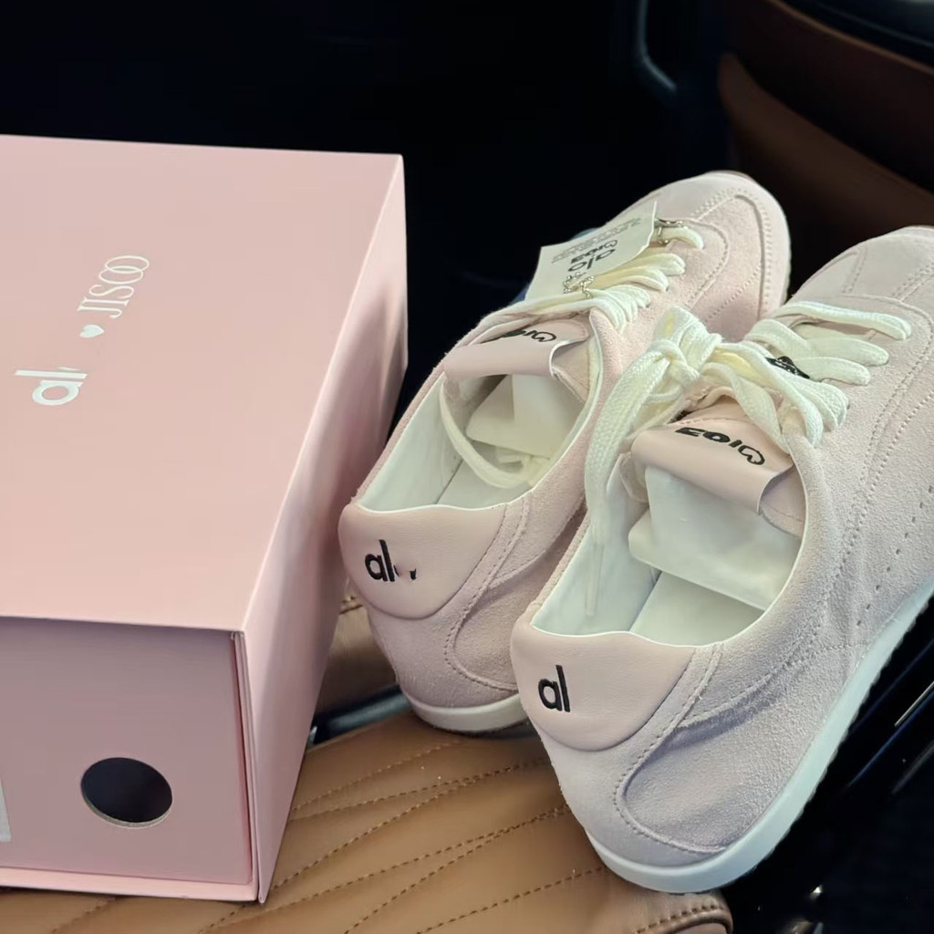 2026 สไตล์ใหม่ alo เยอรมันการฝึกอบรมรองเท้า Forrest Gump รองเท้า Casual สีชมพู jisoo Joint แบนรองเท้