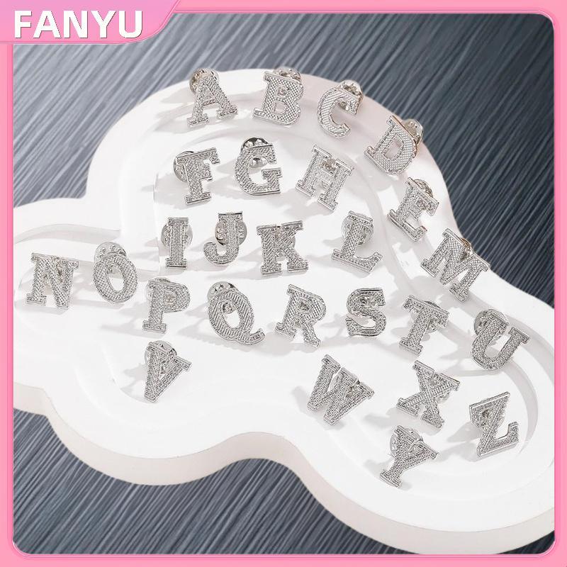 FANYU 2PCS ตัวอักษร A-Z 26 ตัว สีเงินแฟชั่นโลหะสำหรับผู้หญิงและผู้ชาย พร้อมเข็มกลัด