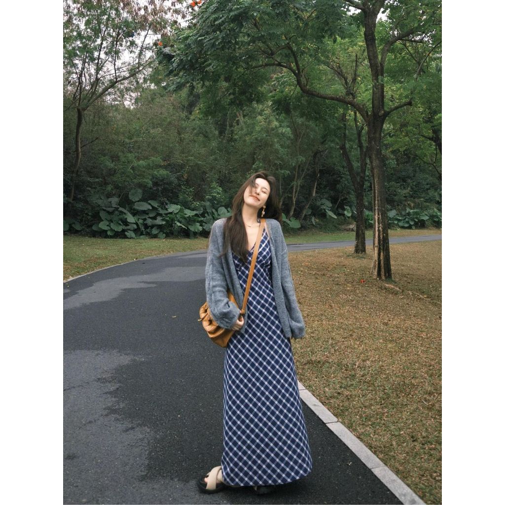 Low v Grid สไตล์ใหม่คอแคบเอวคอปก 2025 ชุดบาง Retro fashioncod สลิงสาวร้อนกระโปรงยาว Classy รูปแบบชุด