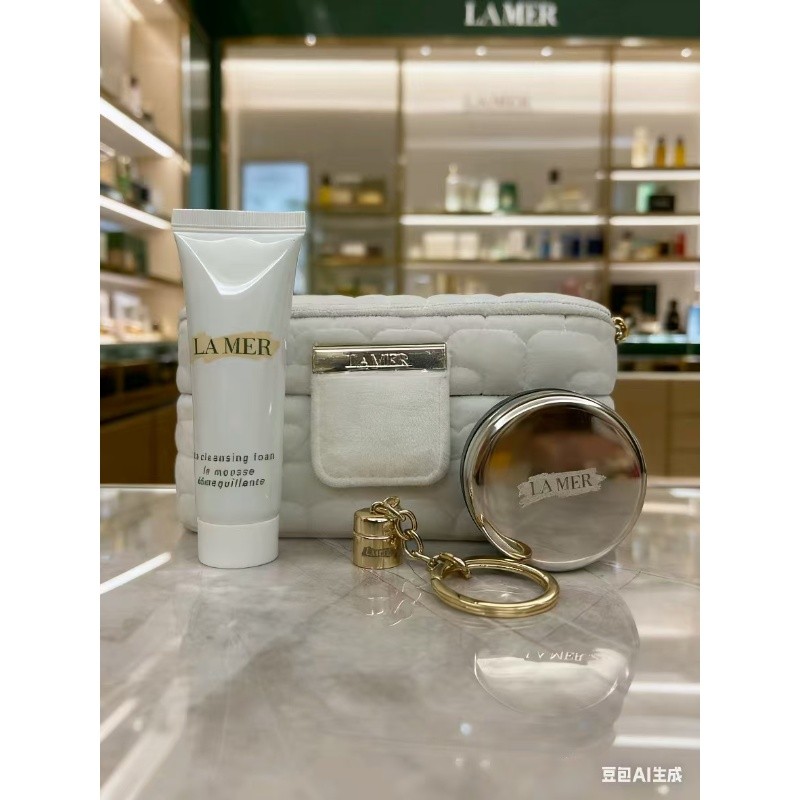 2026 สินค้าใหม่กล่องเครื่องสําอางหนังนิ่มสีขาว LA MER Lip Mask Skin Care Value Combination Set Long-