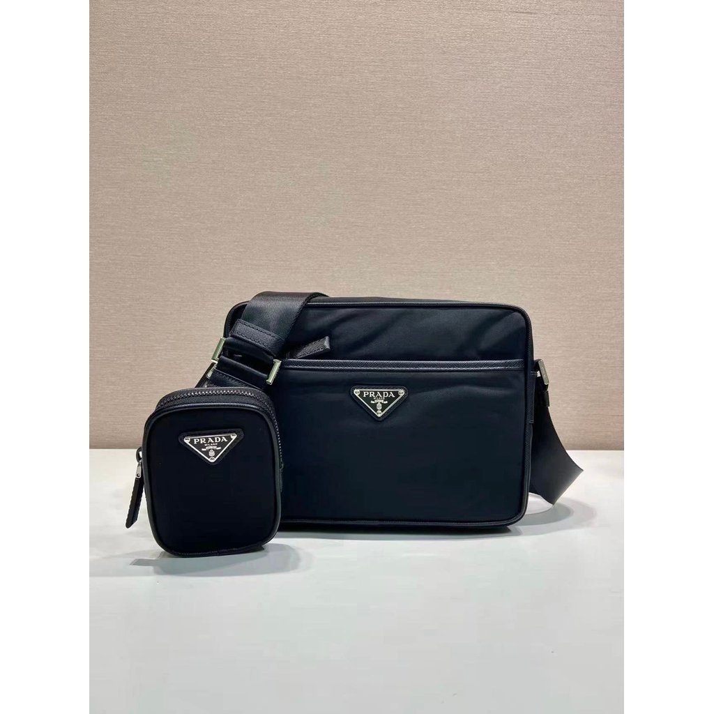 กระเป๋า PRADA รุ่นอัพเกรด 2VH048 สไตล์คลาสสิกยุคกลาง ผลิตจากวัสดุไนลอนนำเข้า ประดับด้วยหนังซาฟิโนและ