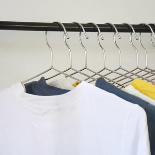 HOKEMPไม้แขวน ไม้แขวนเสื้อสแตนเลส 304 จำนวน ไม้แขวนผ้า 10 ชิ้น สำหรับแขวนกางเกง เสื้อ และผ้าขนหนู คุณภาพสูง แข็งแรงทนทาน