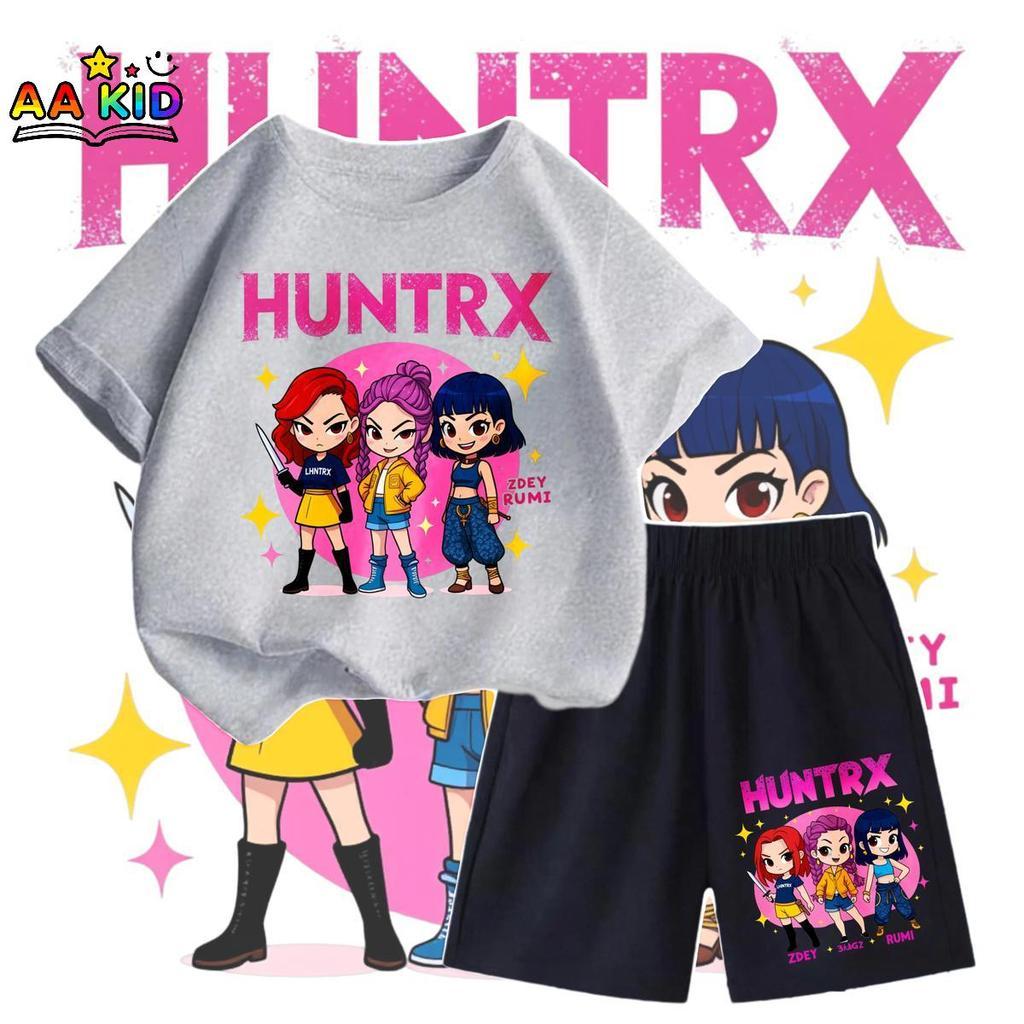 [COD] ใหม่!! !    ชุดเสื้อยืดกับกางเกงขาสั้นสำหรับเด็กผู้หญิงปี 2026 รุ่น ‘HUNTRX’! ดีไซน์ตัวการ์ตูนน่ารักสไตล์สตรีท แฟช ราคา ถูกที่สุด ดีลบีเคเค แกลเลอรีภาพที่ 7