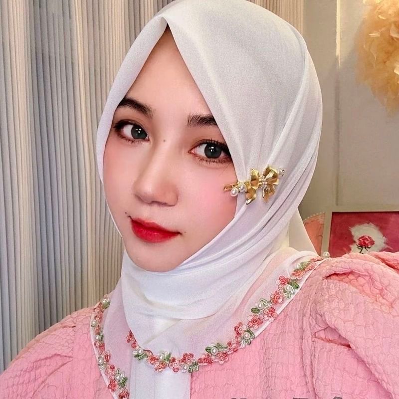 网红同款珍珠雪纺田园风小方巾90*90cm花边钉珠头巾回族薄透镜3.8Influencer-style Pearl Chiffon Pastoral Style Small Square Scarf 