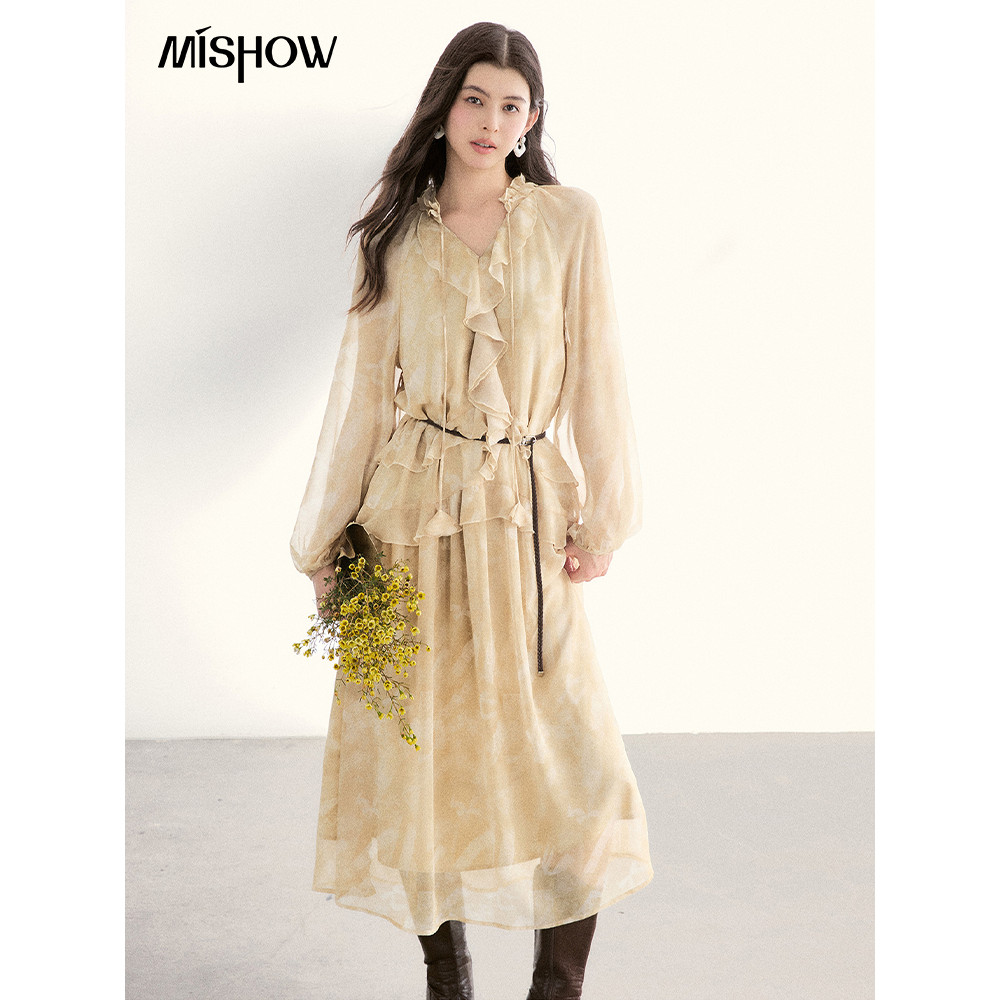 MISHOW Maxi Dress สีเหลืองอ่อน แขนยาว พิมพ์ลายดอกไม้ พร้อมเข็มขัด แบบ V-neck ruffled