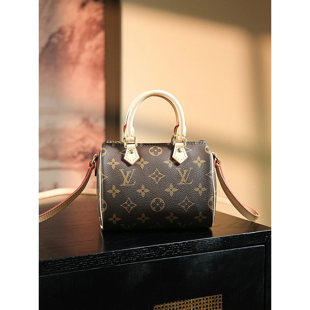 ชุดพวงมาลัยLouis Vuitton Nano Speedy M61252NANO ดีไซน์ประณีตและกะทัดรัด