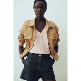 H&M(เอชแอนด์เอ็ม) เสื้อทีเชิ้ตคอวี Women V-neck T-shirt 1325…