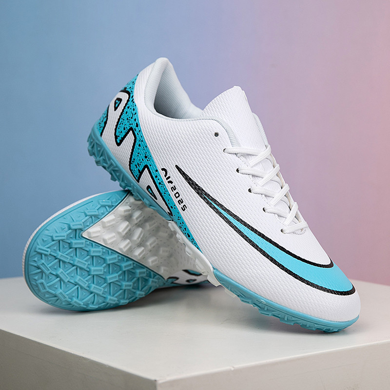 รองเท้าฟุตบอลในร่มรุ่นล่าสุด รองเท้าฟุตบอลสำหรับเยาวชน เหมาะสำหรับกีฬากลางแจ้งและฟุตบอลห้าคน มี 6 สี ขนาด 32-46 - รูปที่ 7