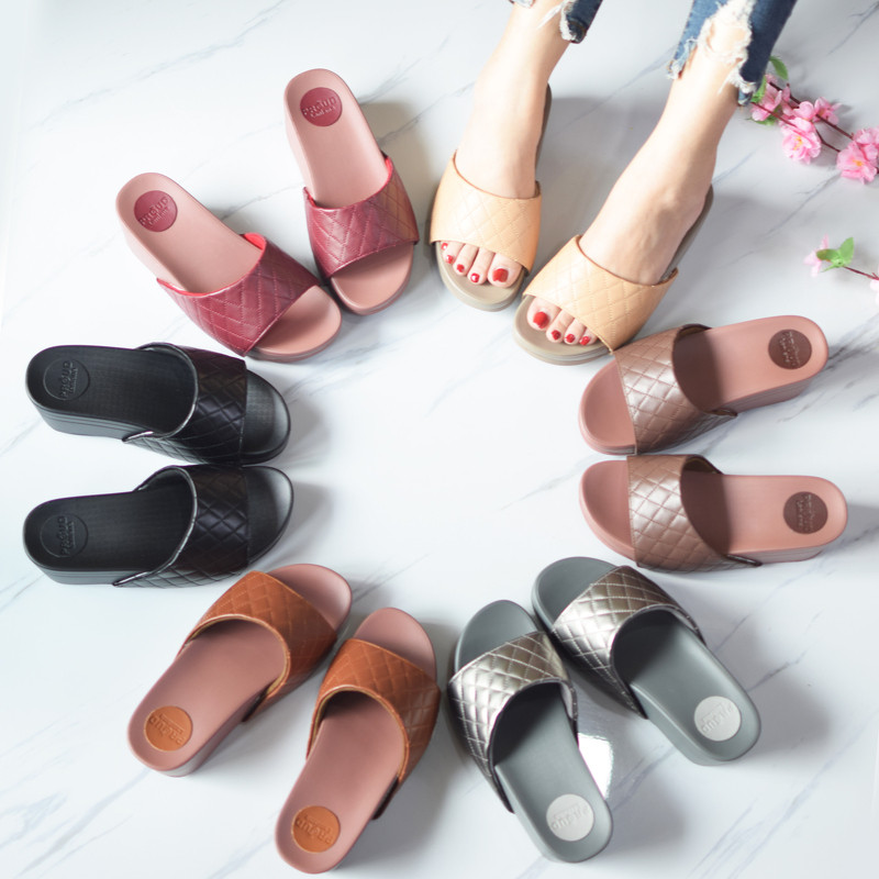 992-134 รองเท้าสุขภาพเสริมส้น2.5นิ้ว หนังตารางสวมเรียบหรู (เท้าผอมลด1ไซส์)