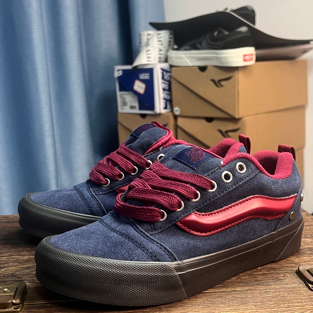 Vans Knu Skool รองเท้าบอร์ดลําลองตัดต่ําสีน้ําเงินและสีแดง
