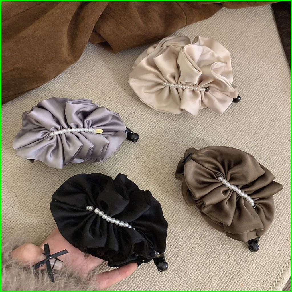 SY1 Elegant Satin Scrunchie กับ Pearl Chain Soft Hair Tie สําหรับผู้หญิงสาวผมหางม้าสูงหรือขนมปังต่ํา