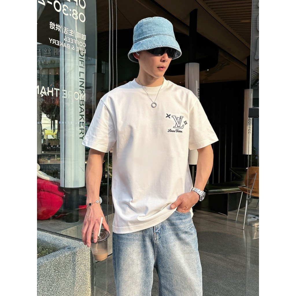 LO% UIS VU & ITTON/L @ V2026 Star คลาสสิกรอบคอแขนสั้นเสื้อยืดผู้ชายผู้หญิงสบาย Slim-fit Creative Lig