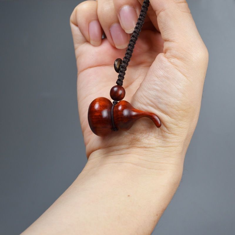 ไม้จันทน์สีแดงมะระขนาดเล็กรถพวงกุญแจจี้ Fu Lu Ping An High-End Creative ผู้ชายผู้หญิงของขวัญ Key CHA