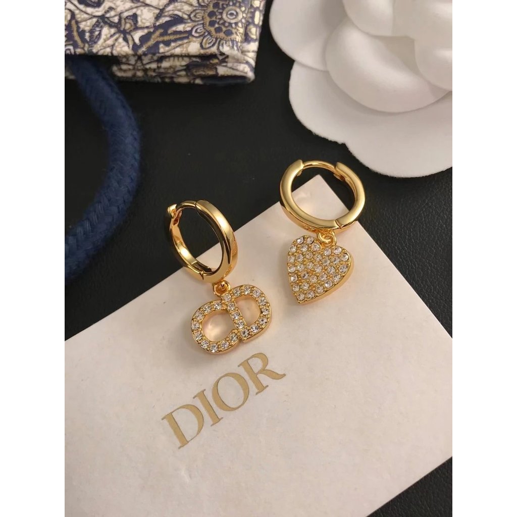Diorไม่สมมาตร Full Diamond Heart CD Letter ต่างหู CD Letter Heart ต่างหูหญิง