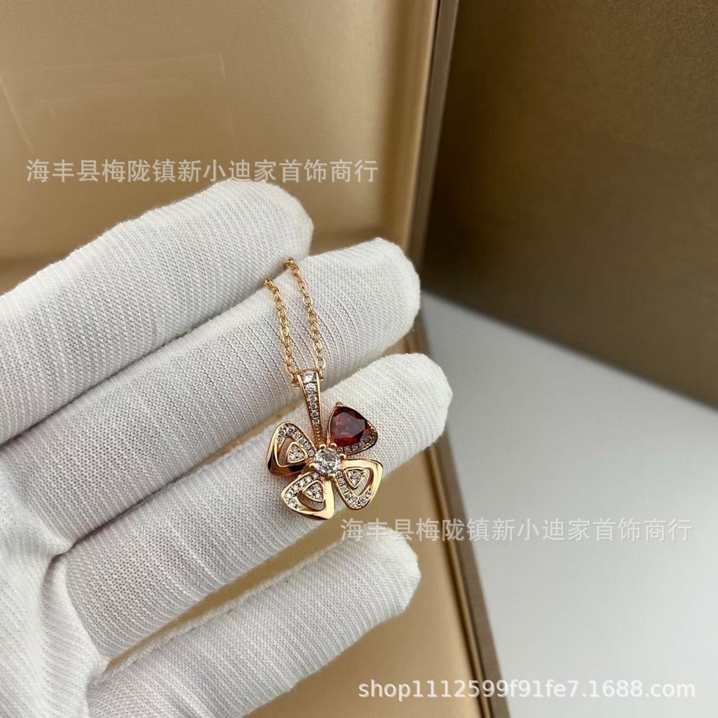 WTTI V Gold Either Bloom สินค้าใหม่ Ruby Four-leaf Clover สร้อยคอชุบ 18K Rose Gold เครื่องประดับจี้แ