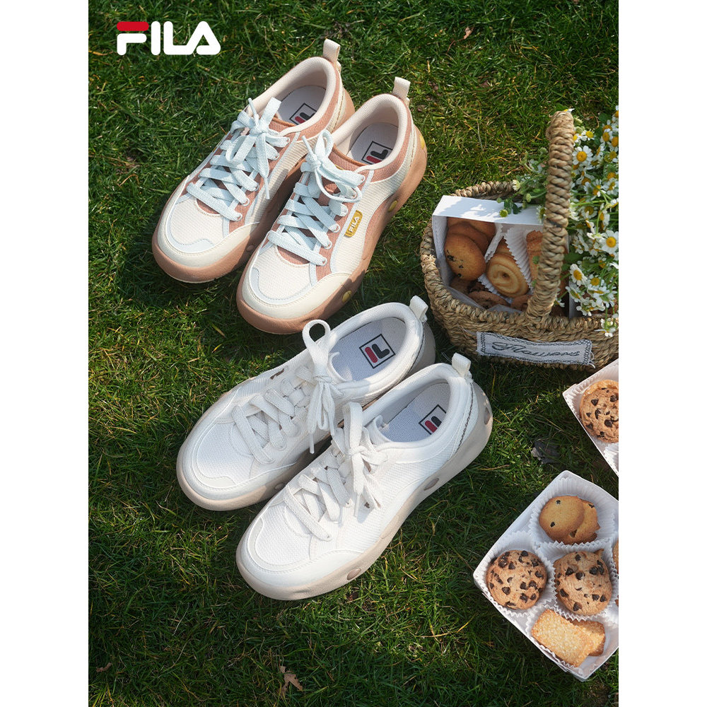 FILA FILA รองเท้าผู้หญิงรองเท้าผ้าใบ Thin-Soled สบาย Retro รองเท้าคุกกี้รองเท้าผ้าใบรองเท้าลําลอง