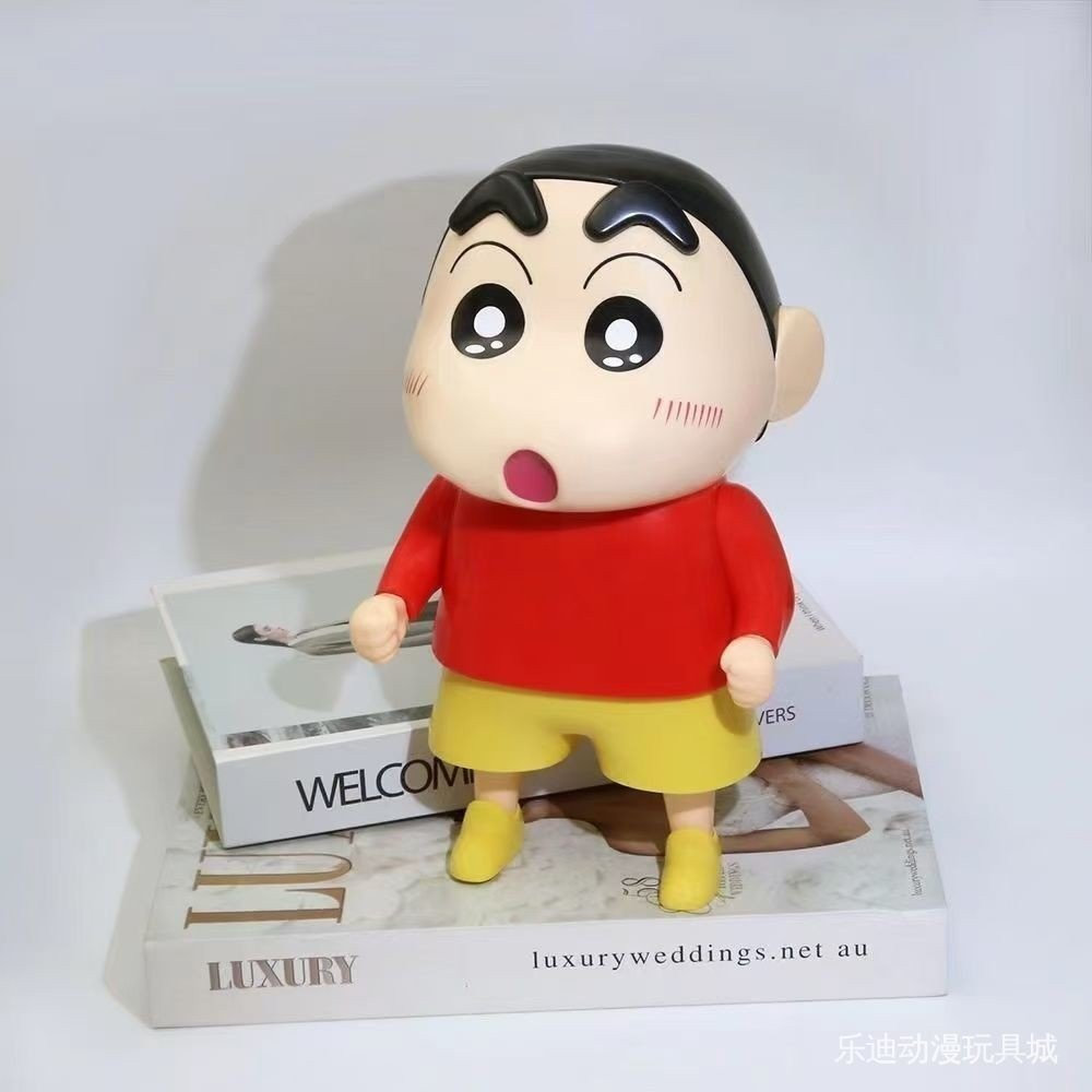 Shin-chan Crayon Shin-chan Crayon Shin-chan รูป Piggy Bank ชุดนอนเสื้อผ้าสีแดงอะนิเมะตุ๊กตา Home ของ