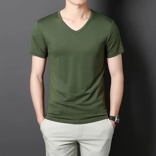 เสื้อยืดแขนสั้นผู้ชาย แบบคอวีบาง สไตล์ลำลอง สีทึบ ทรงกระโปรงสั้น