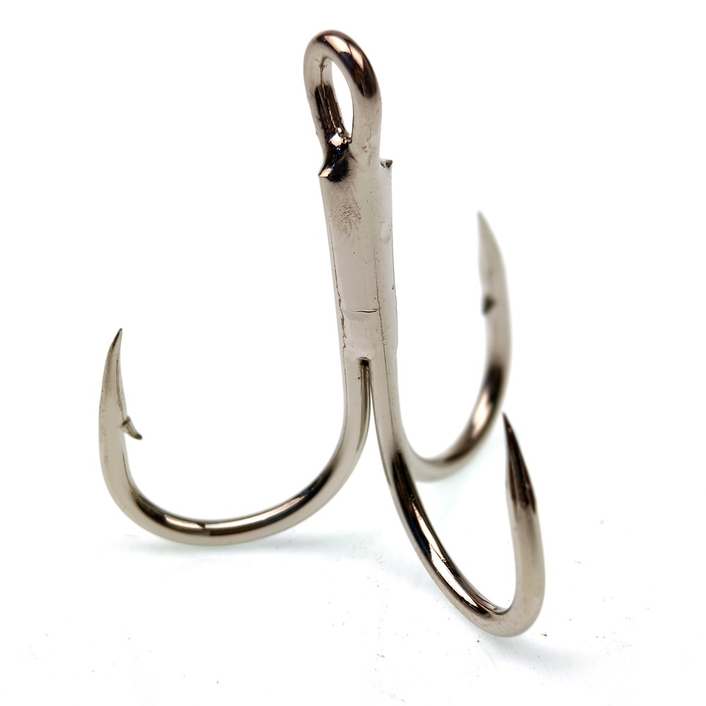 훅สำหรับตกปลา Treble ขนาด 2/0 จำนวน 10 ชิ้น/กล่อง ผลิตจากคาร์บอนสูง ออกแบบมาสำหรับการใช้งานกับเหยื่อจำพวก Hard Lures