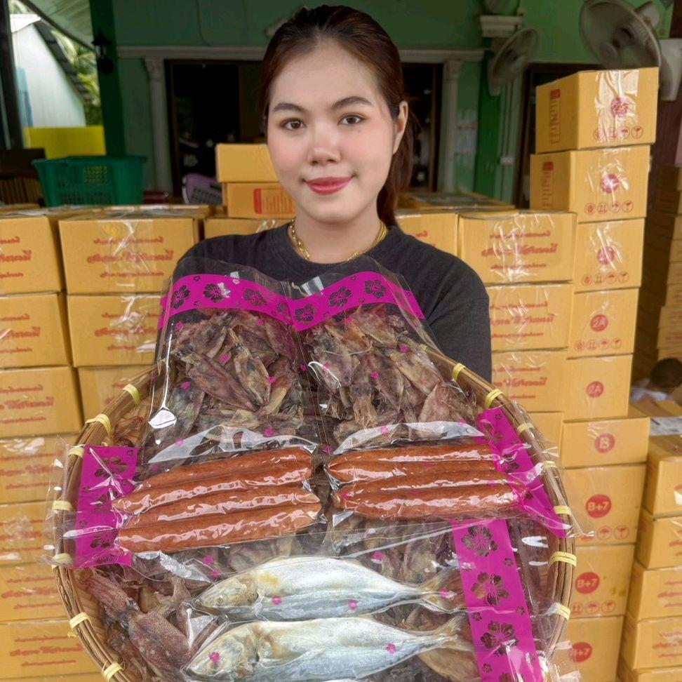 หมึกกะตอย  ใหม่ๆ หอมๆ แพ็คละ 100 กรัม  2 แพ็ค  กุนเชียง 2 แพ็ค  ปลาทูเค็ม 1 แพ็ค