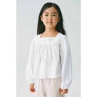 H&M(เอชแอนด์เอ็ม) เสื้อเบลาส์ผ้าซีเซอร์เกอร์คอตตอน พร้อมดีเทลโบว์ เด็กหญิง 1327597_1