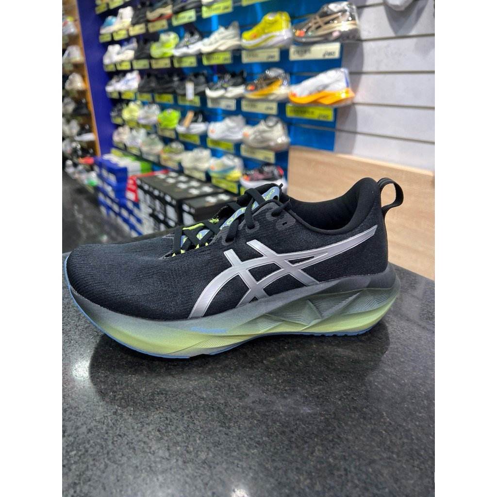 NOVABLAST 5 LUXE รองเท้าผ้าใบยืดหยุ่นสำหรับผู้ชาย 1011C031-001