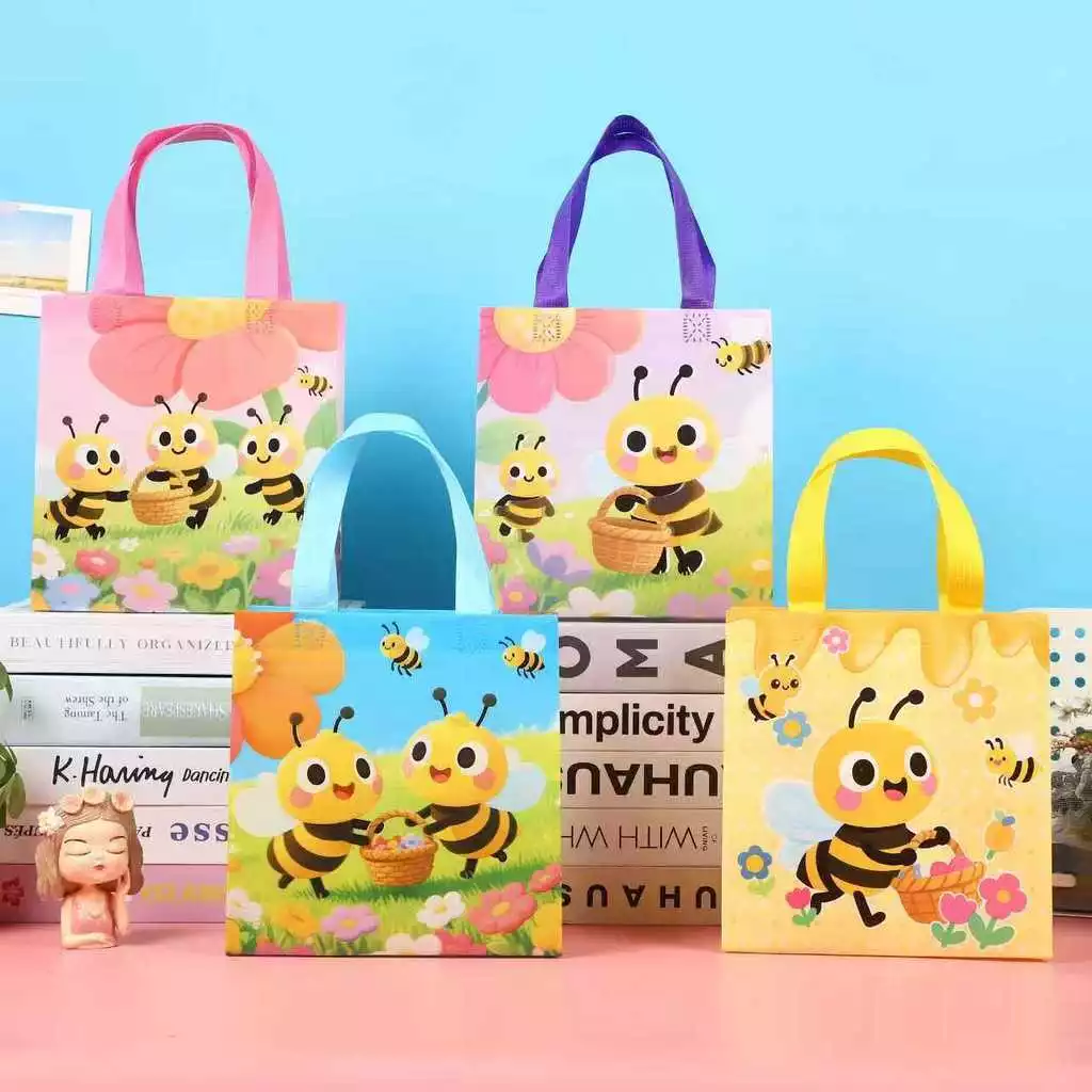 S0293 กระเป๋าผ้า ถุงของขวัญ ลายการ์ตูน น่ารัก 22x23x11ซม. ใส่ของ ใส่เครื่องเขียน ใส่เอกสาร พับได้ thumbnail 6