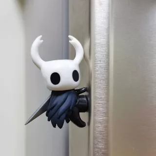 💥 จัดส่งจากประเทศไทย 💥The Hollow Knight Hornet คอสเพลย์แม่เหล็กตู้เย็น Silksong อะนิเมะรูป COD สต็อกรูปตุ๊กตาของเล่นสําหรับของขวัญเด็กคอลเลกชันเครื่องประดับรถบ้านเค้กตกแต่ง