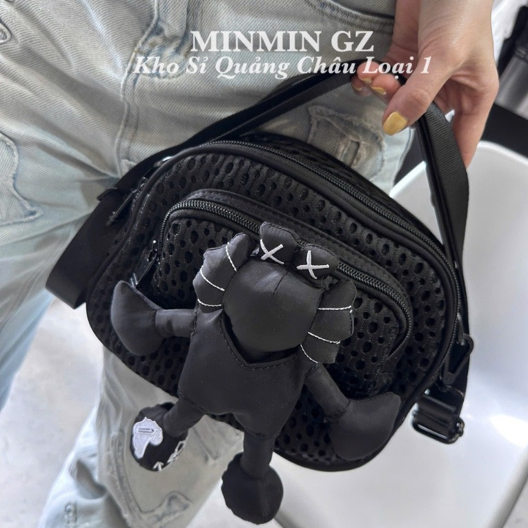 [MINMIN.GZ ผลิตภัณฑ์ AVAILABLE] BEAR กระเป๋าสะพายข้าง 2026 QCCC Products EXACTLY AS EXCLUSIVE PHOTOS