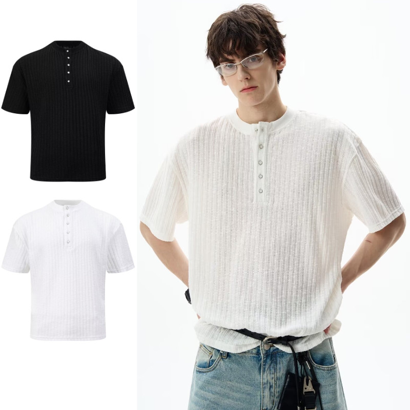 เสื้อยืดผู้ชายแขนสั้นสไตล์อเมริกันคลาสสิค คอปก Henley ทรงไฮเอนด์และสวมใส่ง่าย