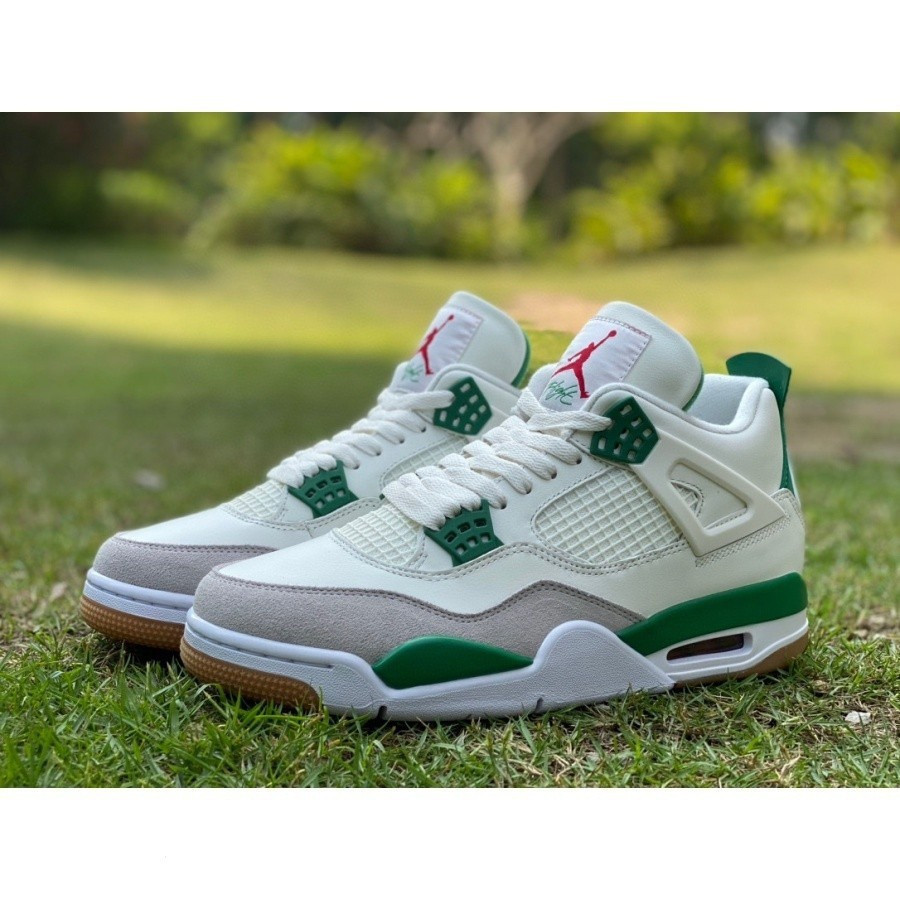2023 ใหม่พร้อมสต็อก Nike SB x Air Jordan 4 retro pine green รองเท้าผ้าใบรองเท้าบาสเก็ตบอล DR5415-103