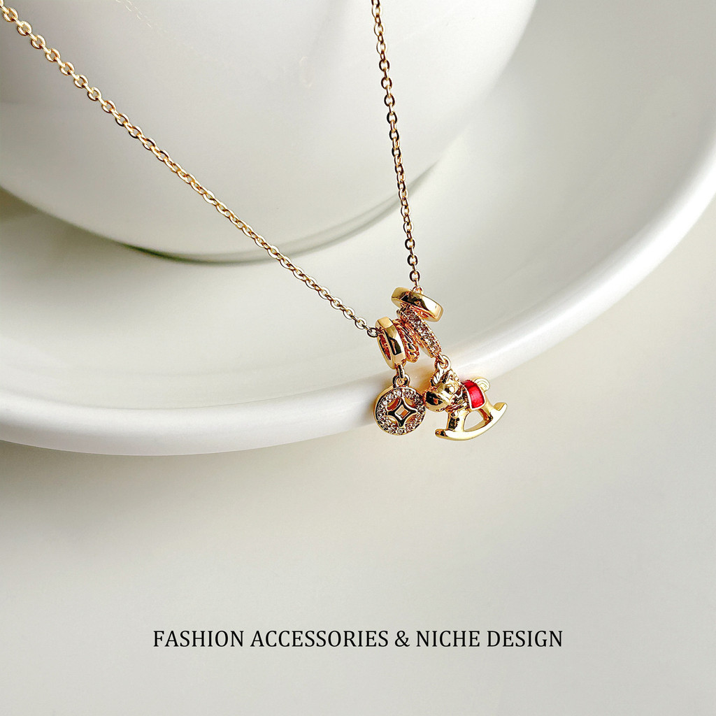 [Caiqu Golden Horse Necklace Female] Golden Pony Coin Clavicle Chain Light Luxury Niche Daily Commut
