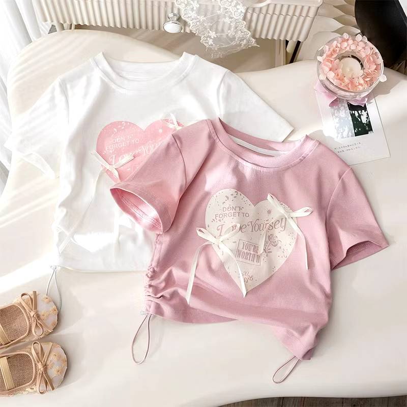 [Y D]🔥พร้อมส่ง🔥 เสื้อ  เด็ก  ผู้หญิง เสื้อครอปแขนสั้นเด็กหญิง ลายหัวใจ แต่งริบบิ้นโบว์ เชือกรูดข้าง #450