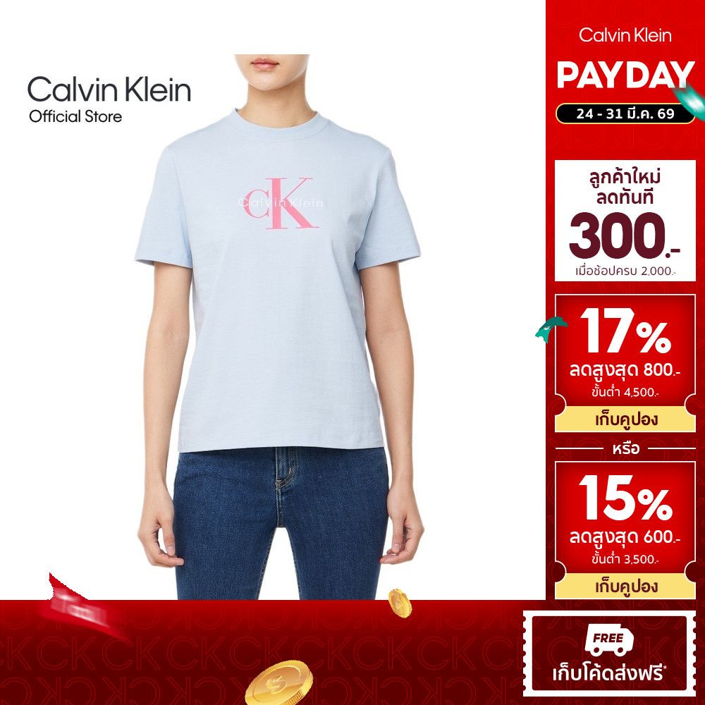 CALVIN KLEIN เสื้อยืดคอกลมแขนสั้นผู้หญิง Monogram Logo ทรง Regular รุ่น 47B865G 24Q - สี Light blue