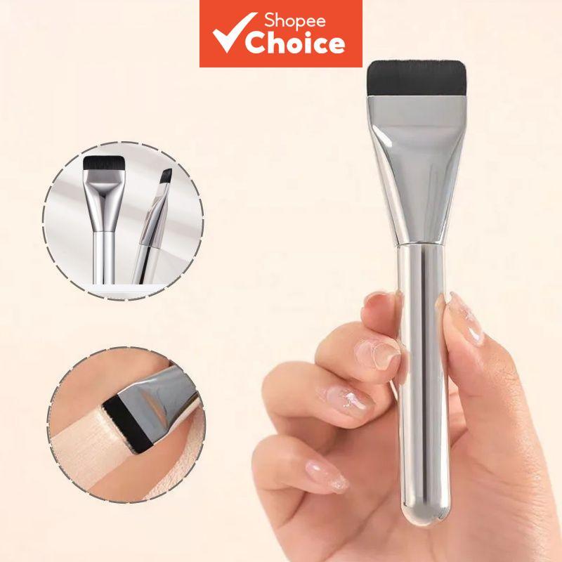 กุมภาพันธ์ Hot Item - Flat-top Foundation Brush & Eyeshadow Brush: Foundation Brush.