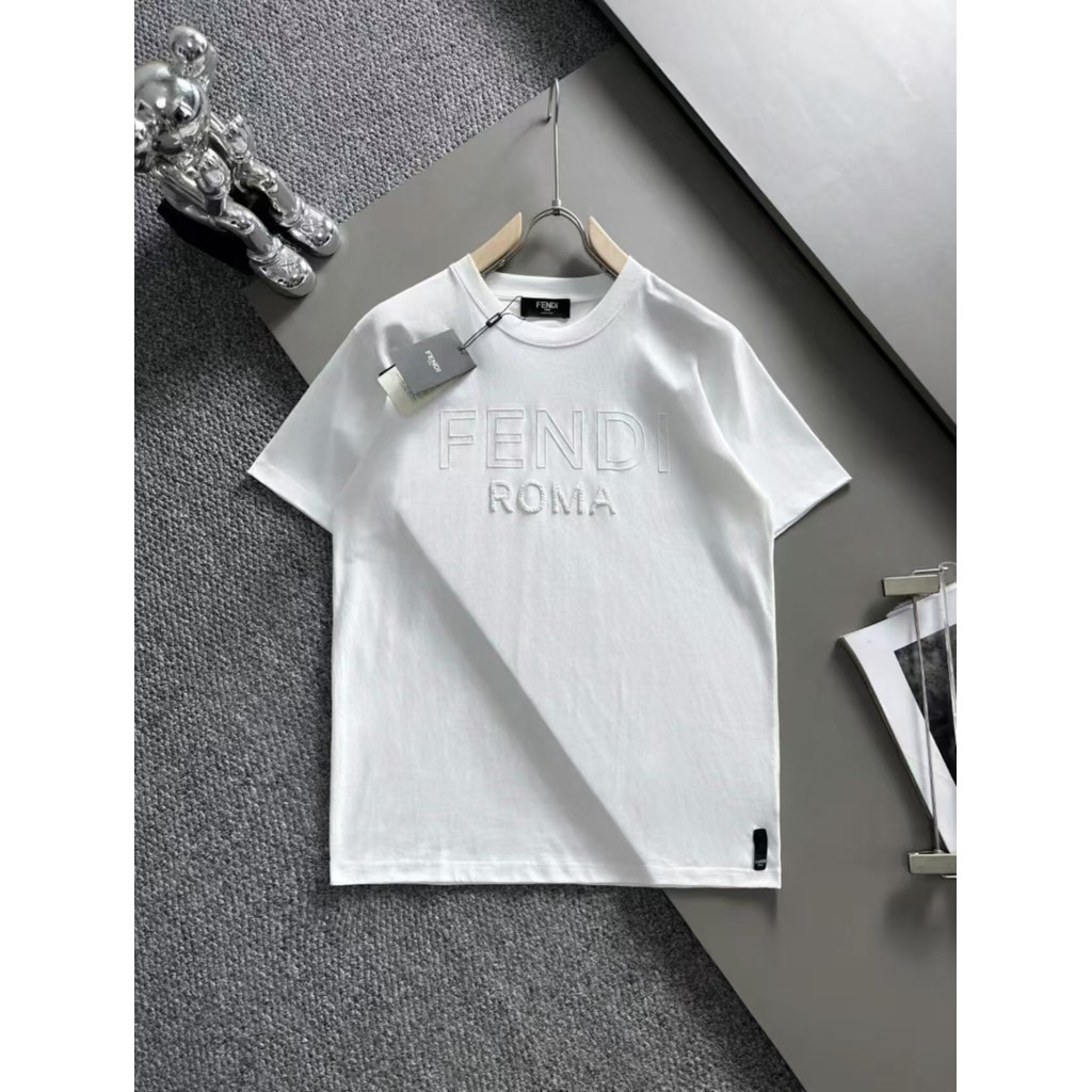 FEND/Fendi/2026 คลาสสิกรอบคอแขนสั้นเสื้อยืดผู้ชายผู้หญิงสไตล์ Commuter Slim-fit Creative Slimmer ดู 