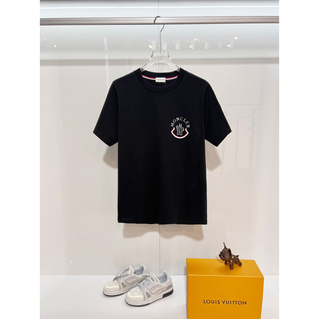 MONCLER ผู้ชายผู้หญิงพิมพ์เสื้อยืดสวมใส่ด้านนอกเสื้อยืดธุรกิจเสื้อยืดอินเทรนด์เสื้อยืด High-End Top 