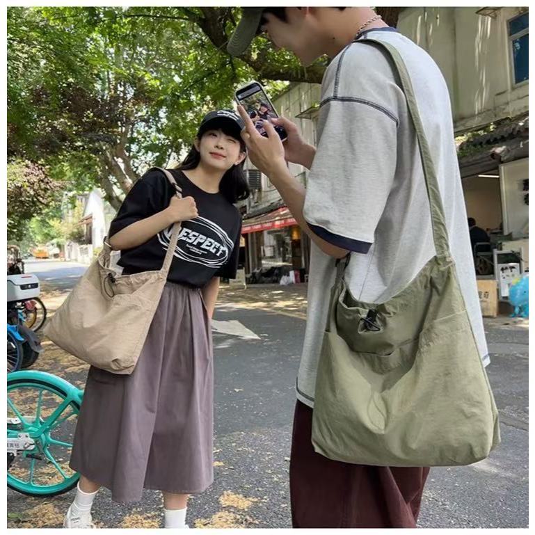 กระเป๋าโท้ทเกาหลี กระเป๋าสะพายข้าง ใส่ของเยอะ ดีไซน์เรียบหรู กระเป๋าเดินทาง กระเป๋าใส่แมคบุค กระเป๋านักเรียน