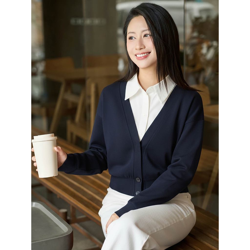 เสื้อสเวตเชิ้ตผู้หญิงคาร์ดินาเป็นผ้าสักหลาดนุ่มแขนยาวคอปกคาร์ดิแกนเทียม 5ANF39