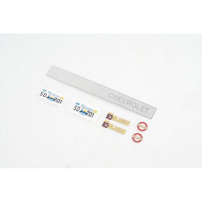 อุปกรณ์เสริมชิ้นส่วนรถยนต์ FMS RC สําหรับโลโก้ Chevrolet K5 Blazer 1/10 และป้ายทะเบียน