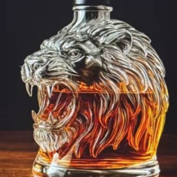 Creative transparent glass lion head liquor bottle, unique shape, sealed, for infusing wine, red win