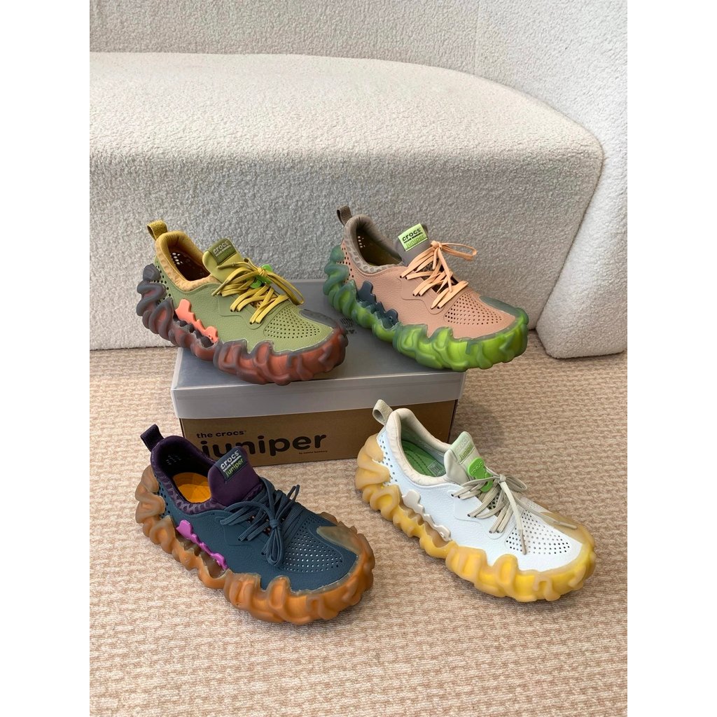 รองเท้า Crocs สไตล์ casual ไซส์ 41-42 เหมาะสำหรับการเดินทางกลางแจ้ง