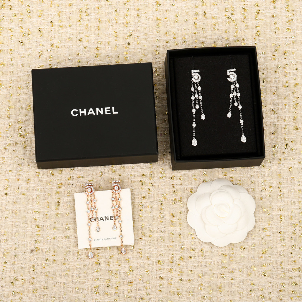 ต่างหูเงินฝังเพชรเลขอิทธิพลluck ดีไซน์เก๋จาก QTM9