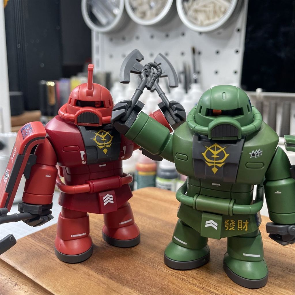 สินค้าใหม่ Fat Zaku โมเดลแม่เหล็กต่อประกอบ ฟิกเกอร์ ตกแต่งโต๊ะ กลางวัย สีแดงZaku สีเขียวZaku