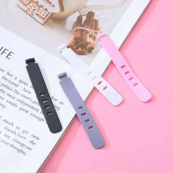 ที่รัดสายชาร์จ ซิลิโคน สำหรับเก็บสายไฟ ไม่ให้พันกัน เหมาะกับสายชาร์จมือถือ หูฟัง ใช้งานง่าย ทนทาน