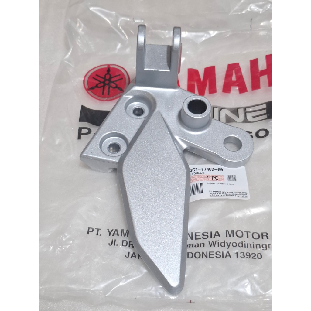 ต้นฉบับ YAMAHA VIXION ด้านหน้าขวา FOOTSTEP MOUNTING BRACKET 3C1 F7462 00 C18
