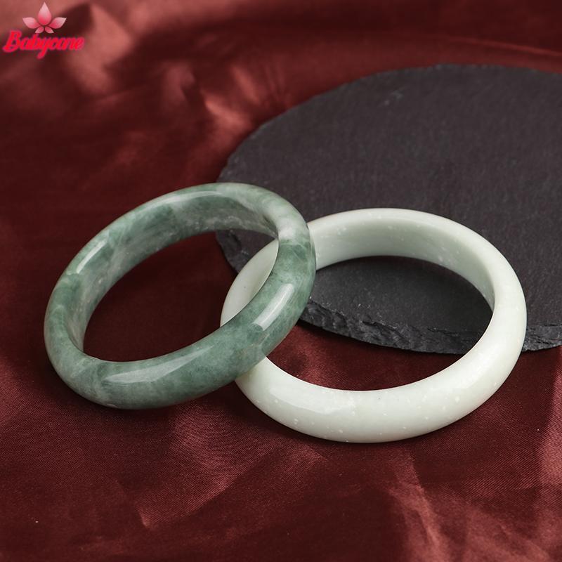 สร้อยข้อมือหยกสีเขียว charm fine สินค้าพรีเมียมสำหรับผู้หญิง