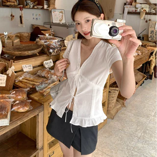 Paula พร้อมส่ง🌴เสื้อเชิ้ต แขนสั้น สีพื้น🌴น่ารัก อินเทรนด์ เชือกผูกหน้า สไตล์ลำลอง เสื้อครอป รัดรูป ผู้หญิง แฟชั่น