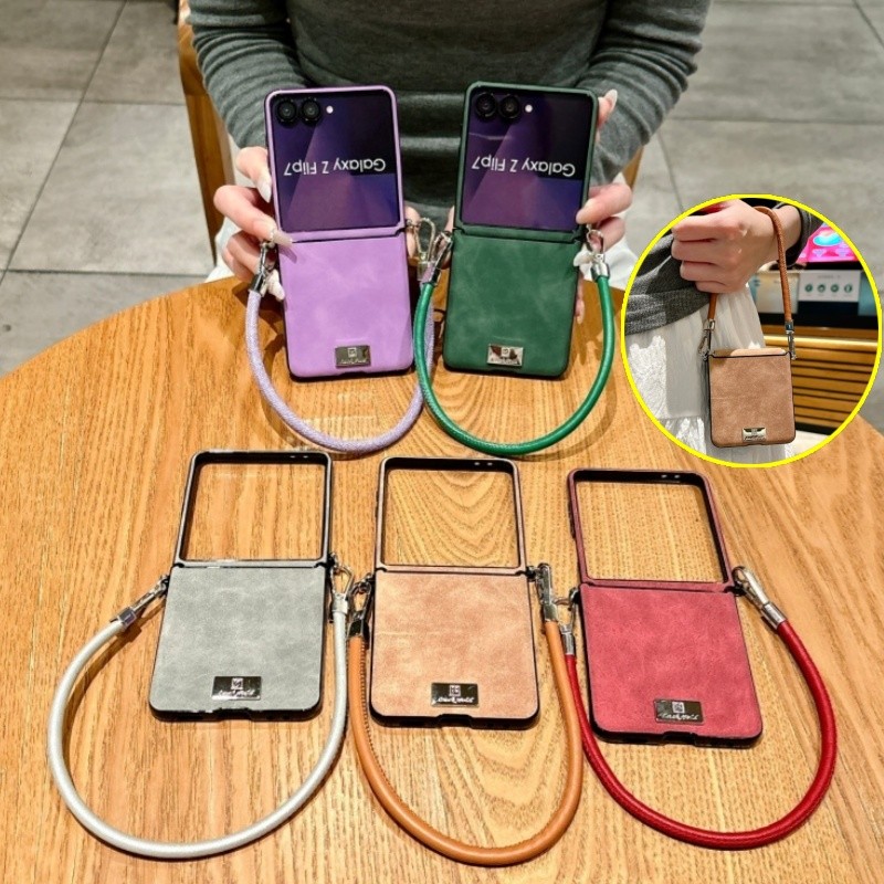 เคสบานพับหนังย้อนยุคสําหรับ Samsung Galaxy Z Flip 7 7FE Z Flip 6 Z Flip 5 ปลอกแข็งพร้อมเชือกเส้นเล็ก