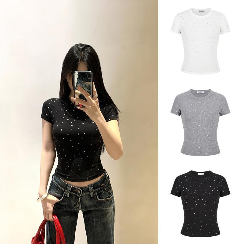 เสื้อยืดแขนสั้นทรงสลิม U-คอ สีดำ เทรนด์ Rhinestone ดีไซน์ย้อนยุคอเมริกัน ราชินีมูส สำหรับฤดูร้อนของผู้หญิง คอลเลคชั่นใหม